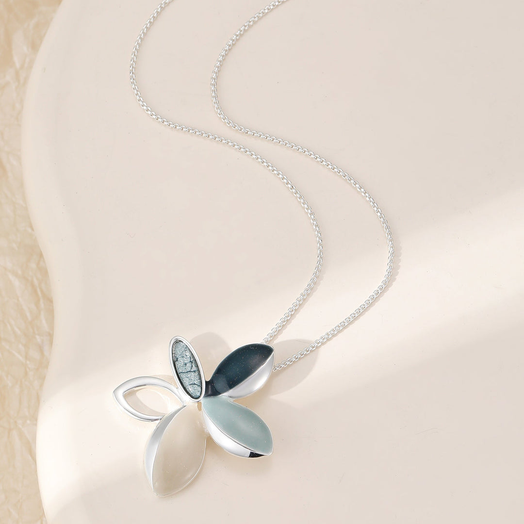 Janelle Jade Green Flower Short Necklace Silver - Sugarplum Boutique