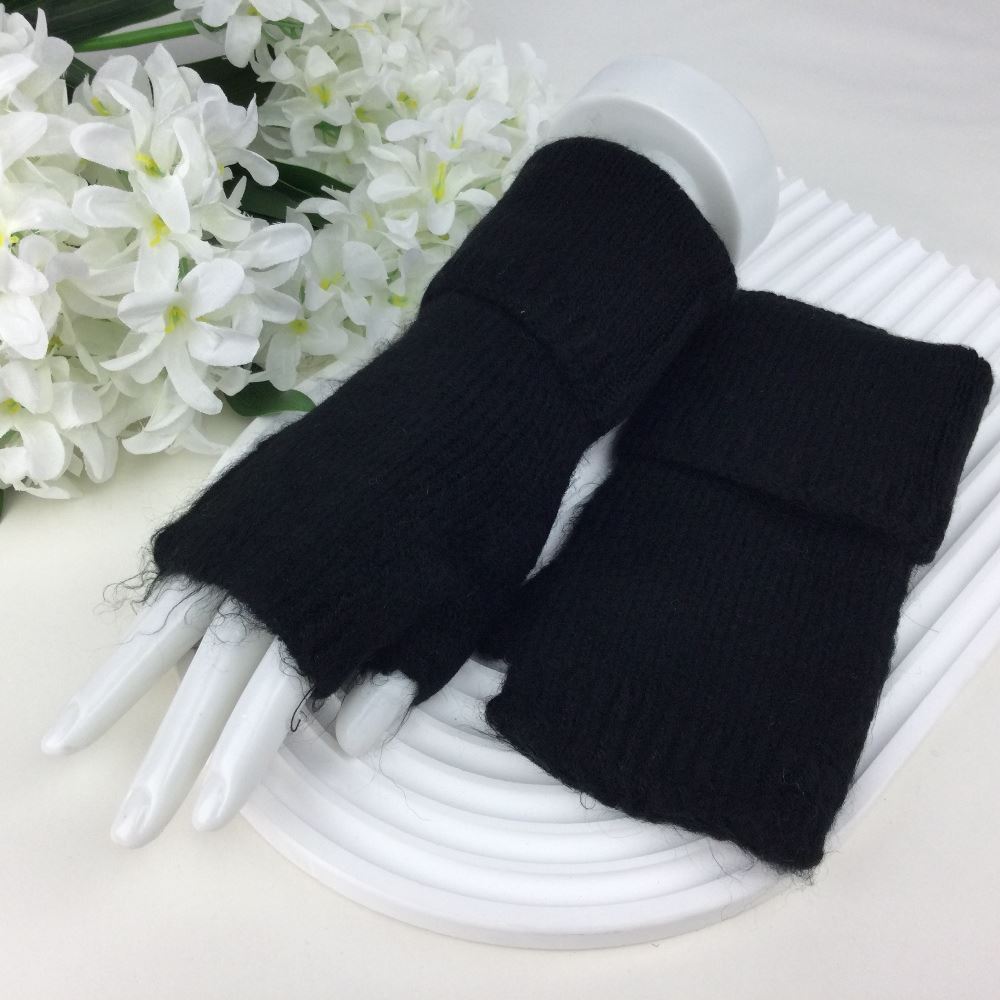 Rhonda Fingerless Gloves Black - Sugarplum Boutique