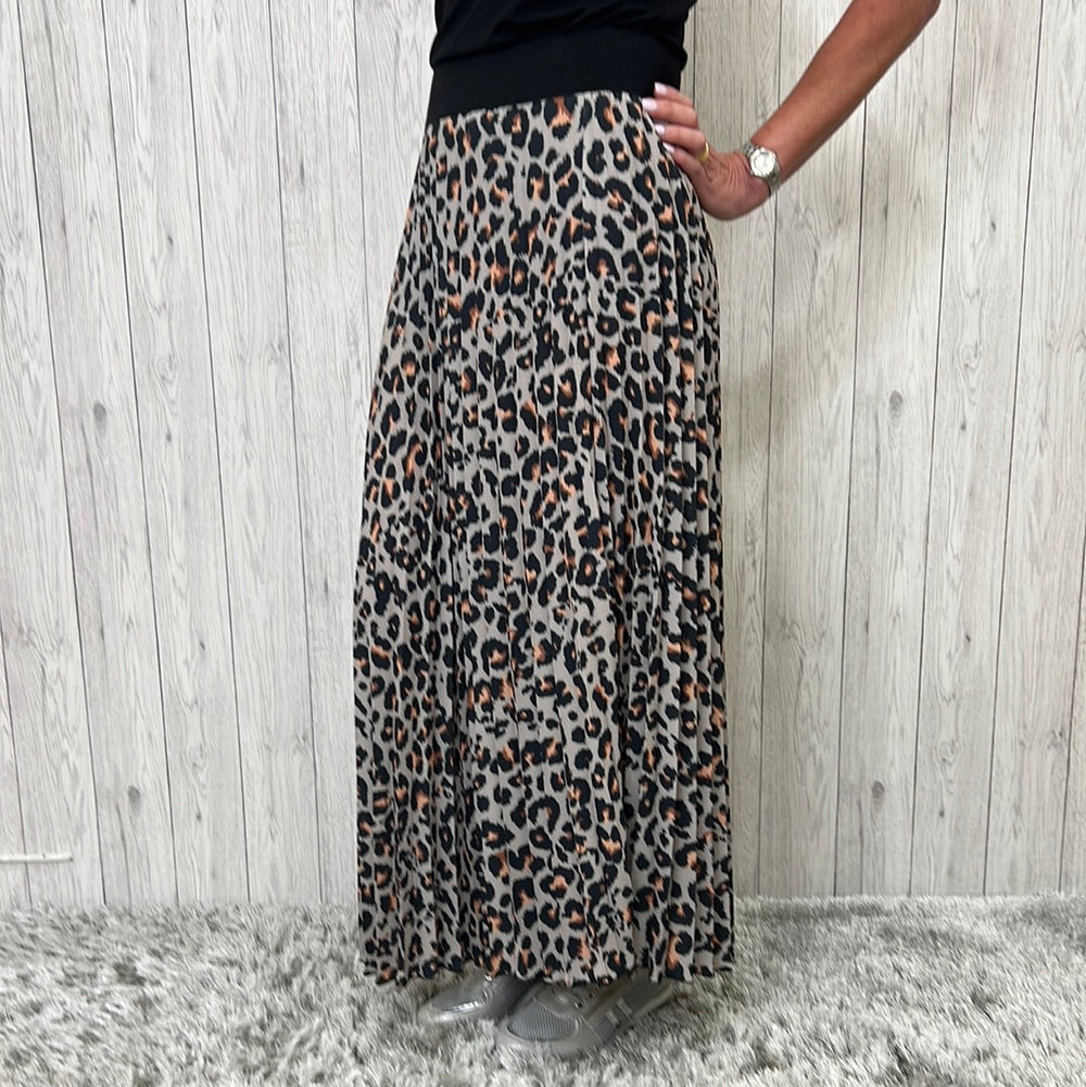 Ava Pleated Skirt Stone - Sugarplum Boutique