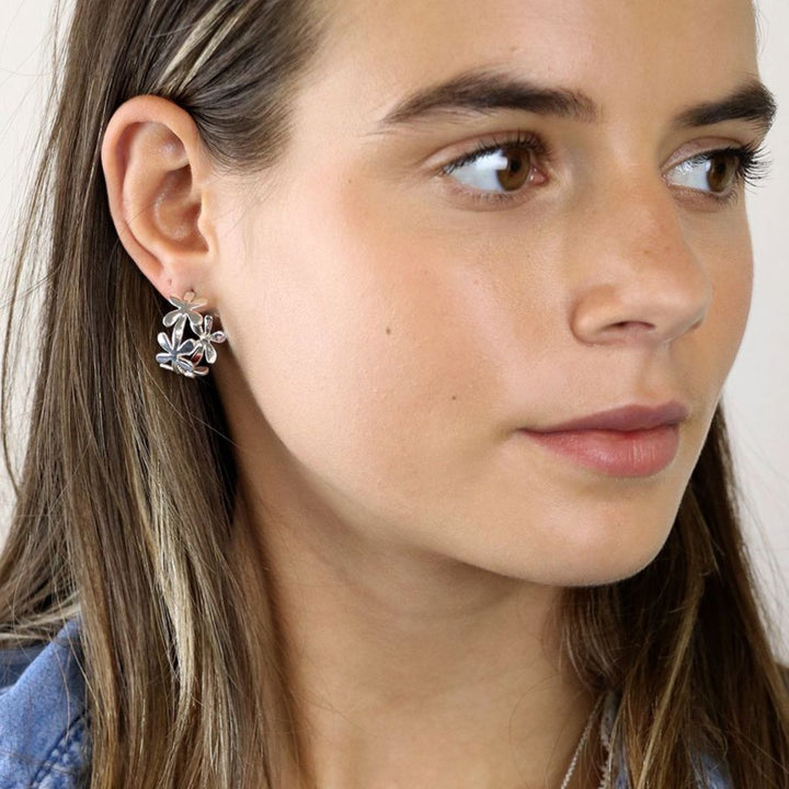 POM Daisy Chain Hoop Earrings Silver - Sugarplum Boutique