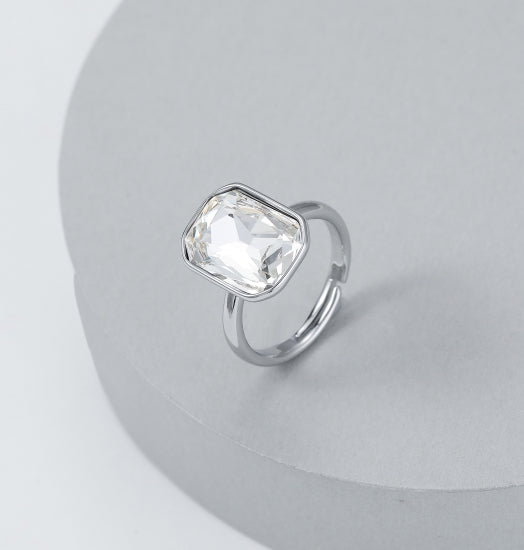 Lizzy Diamante Rectangle Fashion Ring - Sugarplum Boutique