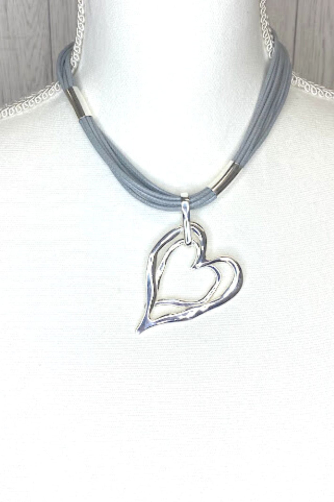 Hettie Open Hearts Short Necklace- Sugarplum Boutique